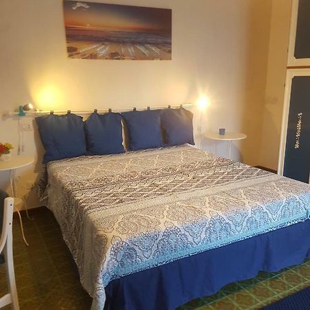 Casa Vacanza Xenia アジェーロラ エクステリア 写真
