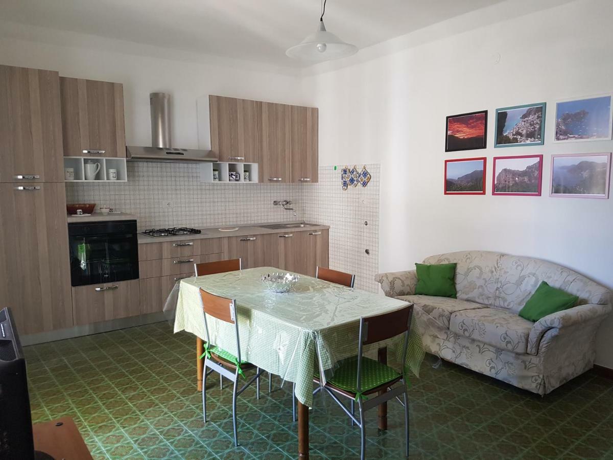 Casa Vacanza Xenia アジェーロラ エクステリア 写真