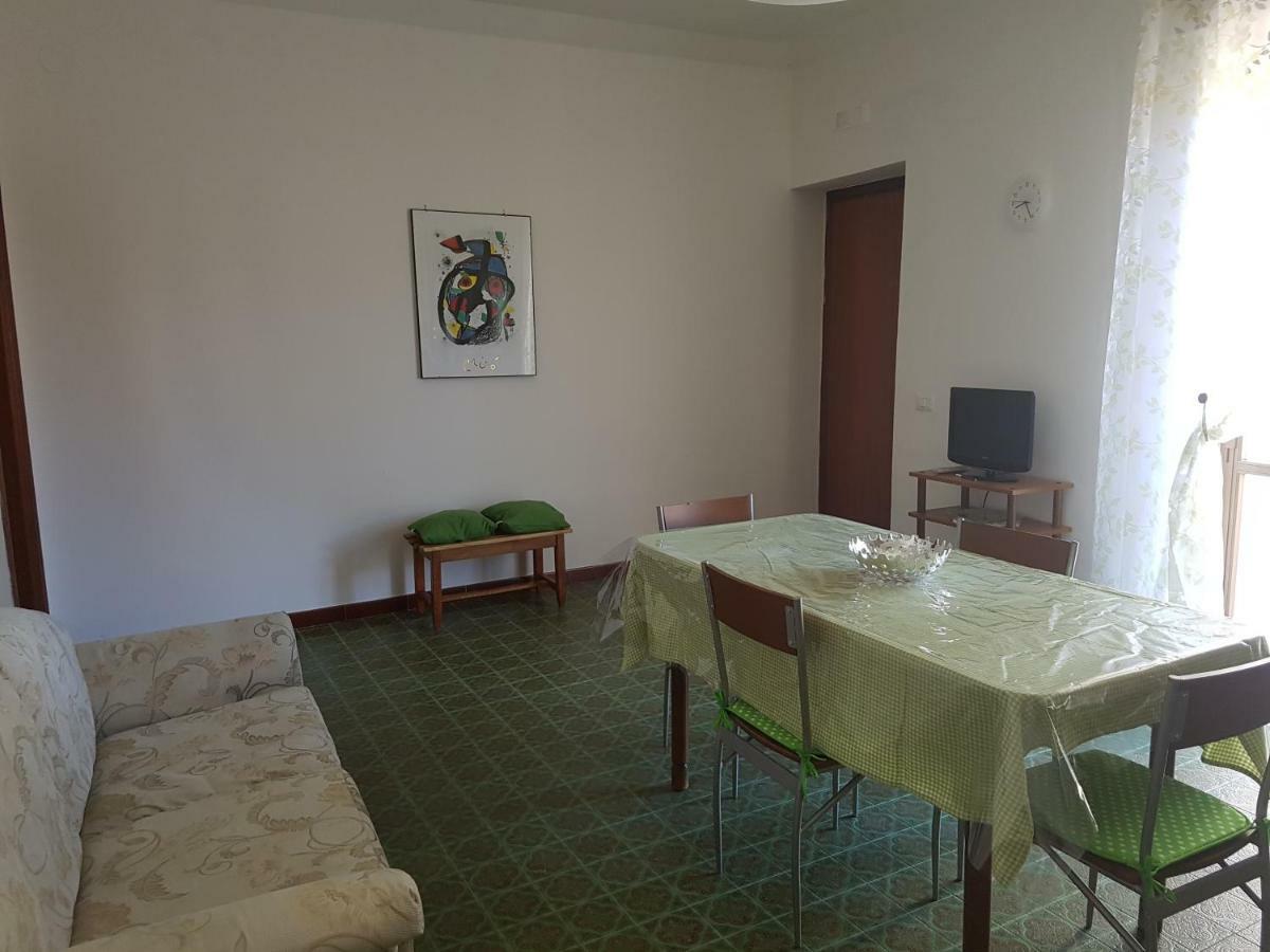 Casa Vacanza Xenia アジェーロラ エクステリア 写真