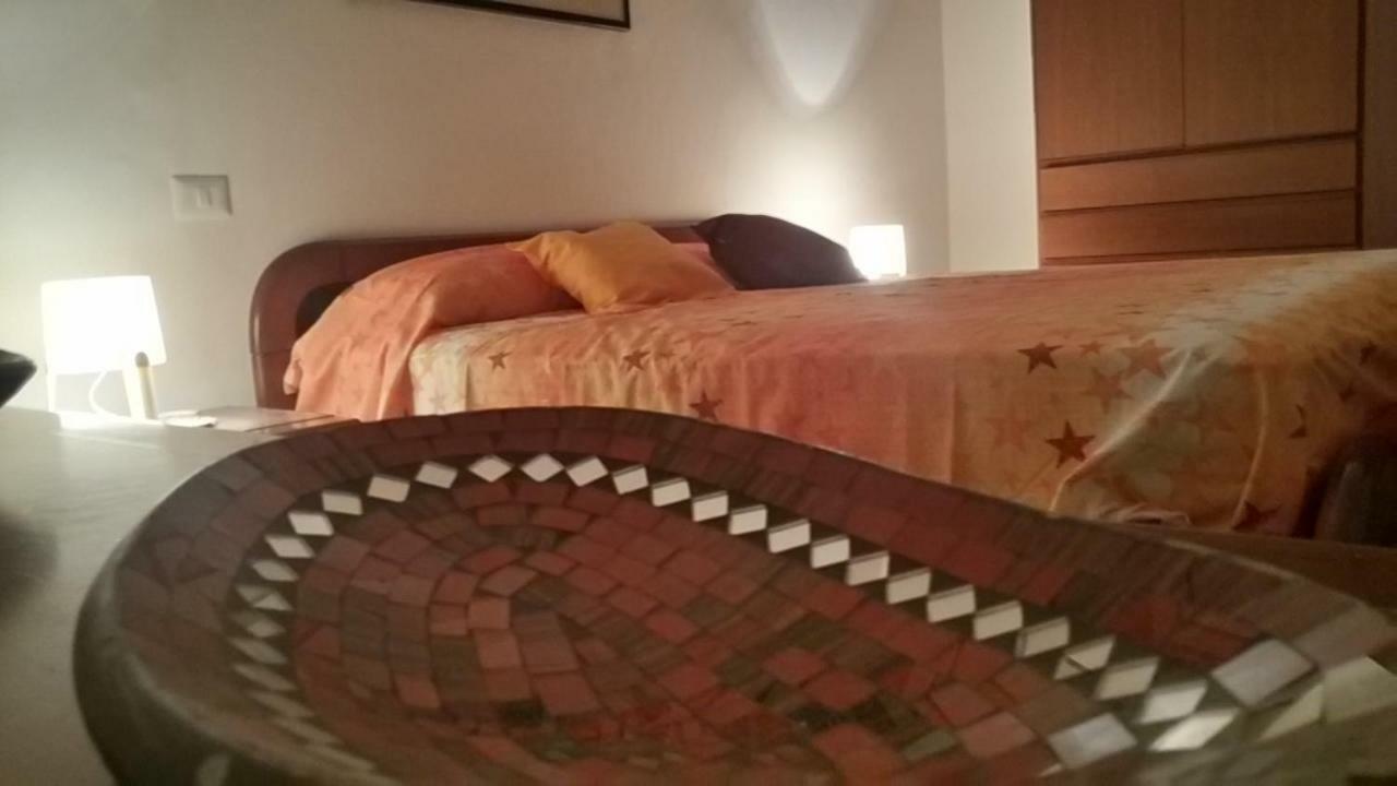 Casa Vacanza Xenia アジェーロラ エクステリア 写真