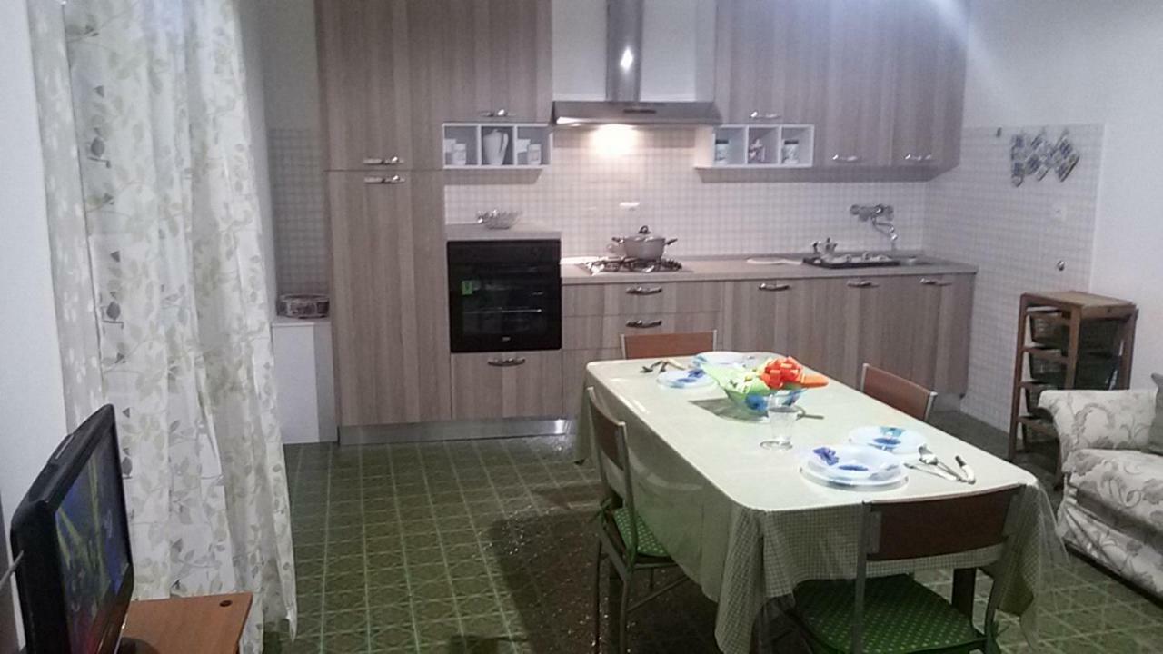 Casa Vacanza Xenia アジェーロラ エクステリア 写真