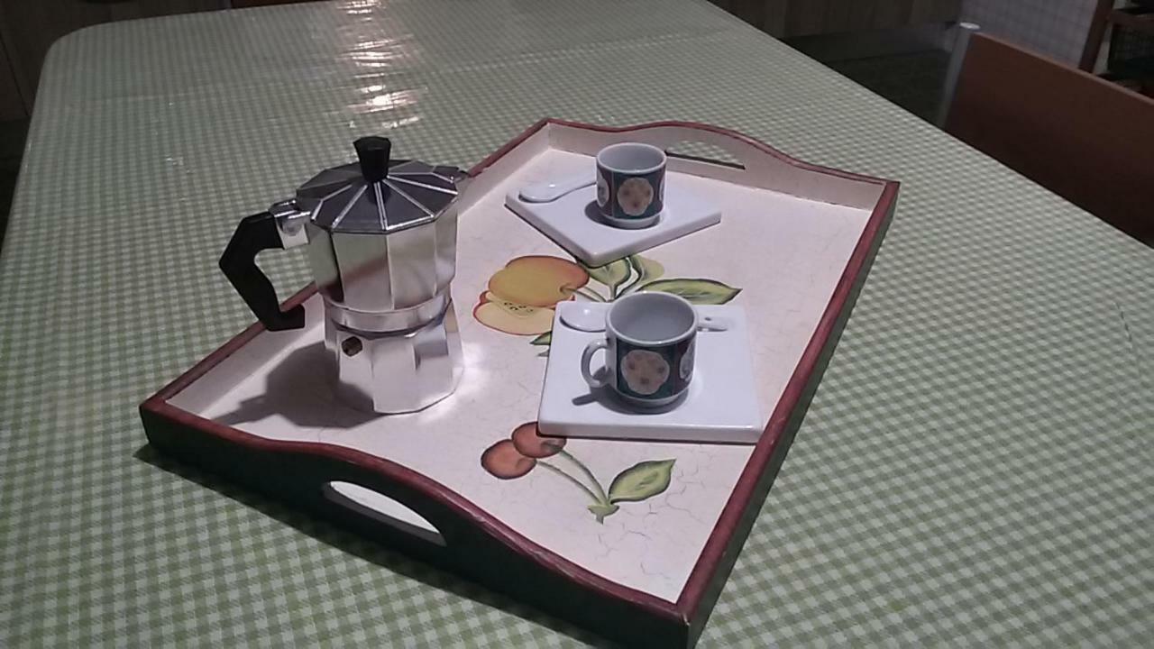 Casa Vacanza Xenia アジェーロラ エクステリア 写真