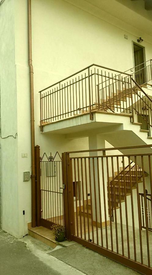 Casa Vacanza Xenia アジェーロラ エクステリア 写真