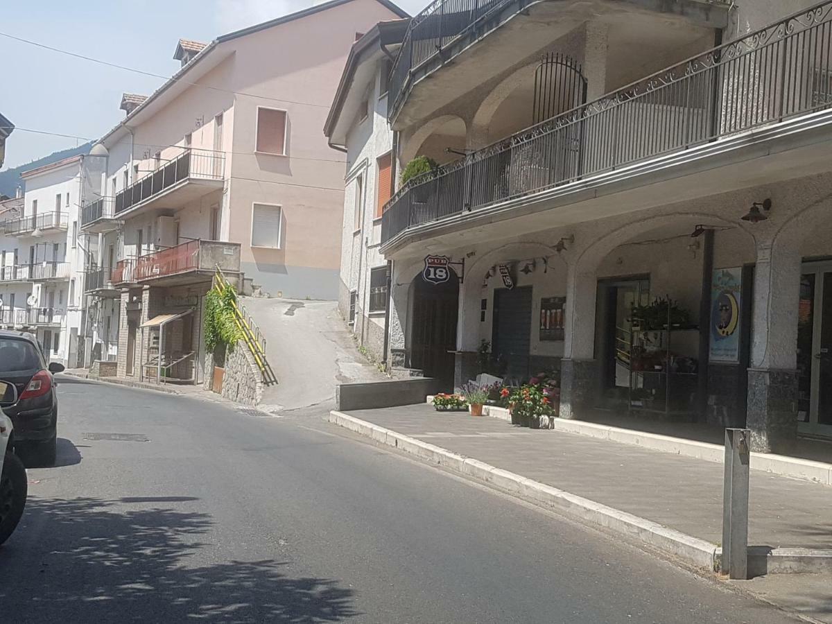 Casa Vacanza Xenia アジェーロラ エクステリア 写真