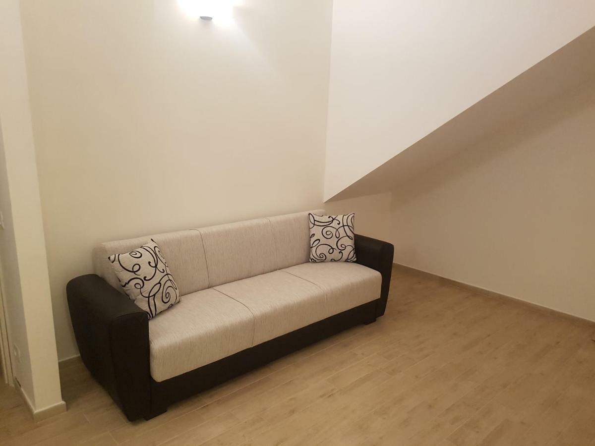 Casa Vacanza Xenia アジェーロラ エクステリア 写真