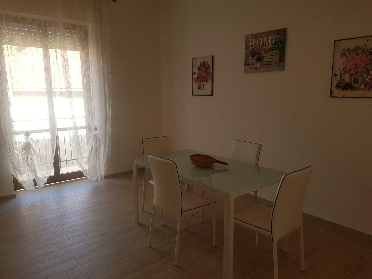 Casa Vacanza Xenia アジェーロラ エクステリア 写真