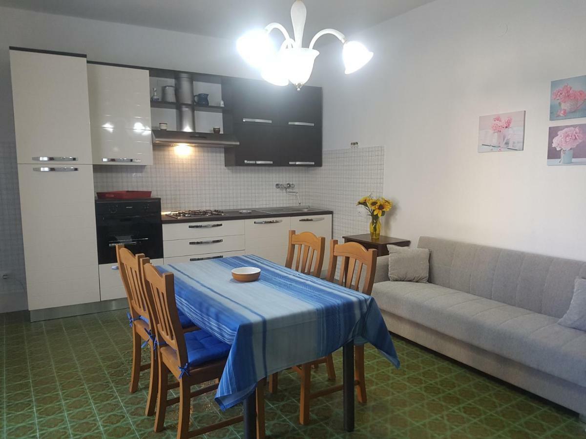 Casa Vacanza Xenia アジェーロラ エクステリア 写真